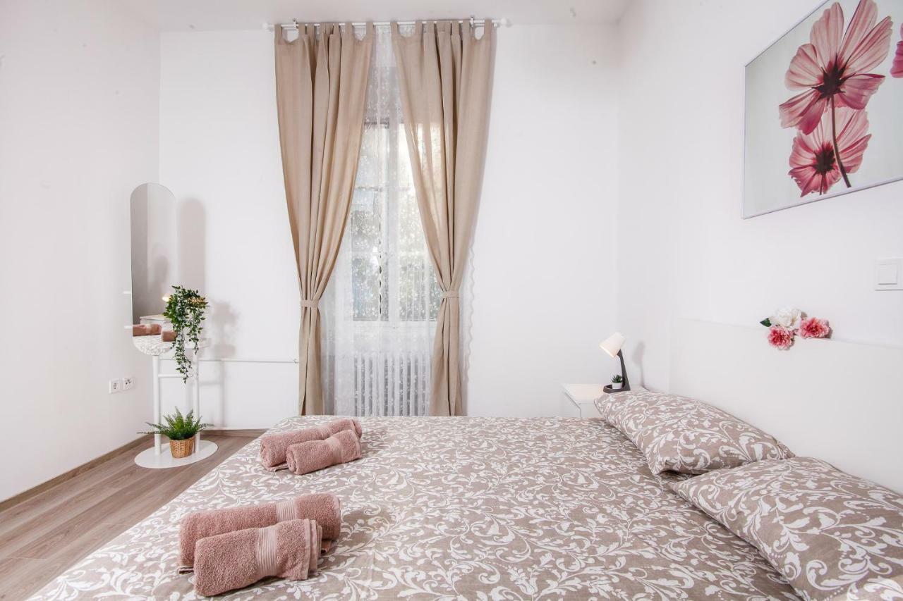 Apartment Kensi*** พูลา ภายนอก รูปภาพ
